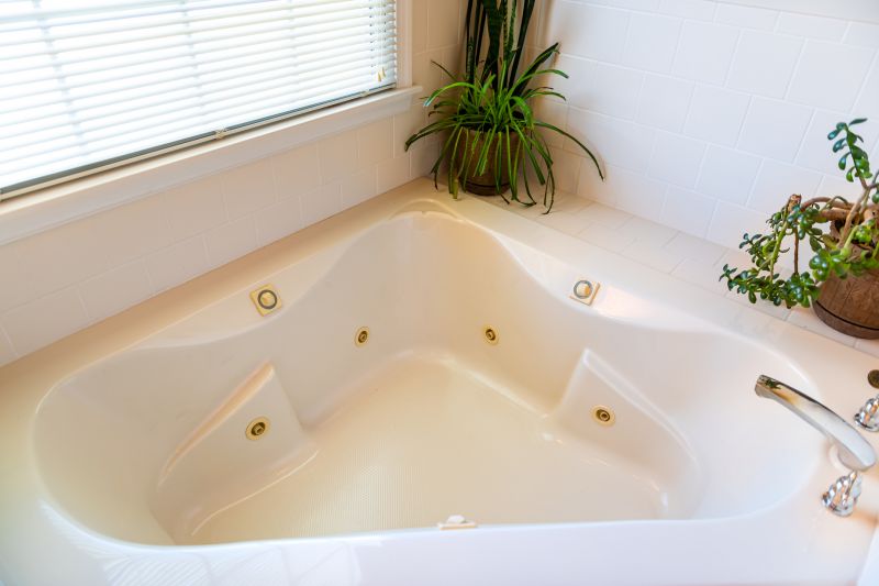 Space-saving Corner Tub